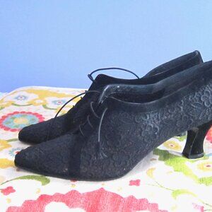 STUART WEITZMAN BLACK LACE LACEUP VICTORIAN KITTEN HEEL BOOTIES HEELS 10